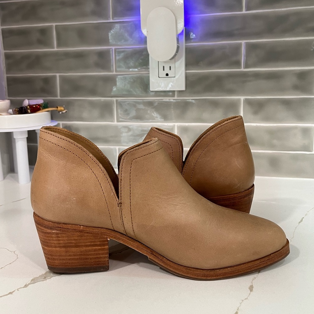 Nisolo Mia  Everyday Ankle Bootie. Women’s size 6.5 Color Almond. - Picture 9 of 16